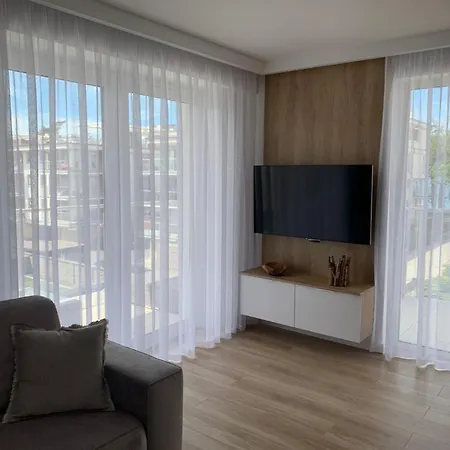 Apartament Nadmorski Z Basenem Klifowa Rewal Exterior photo