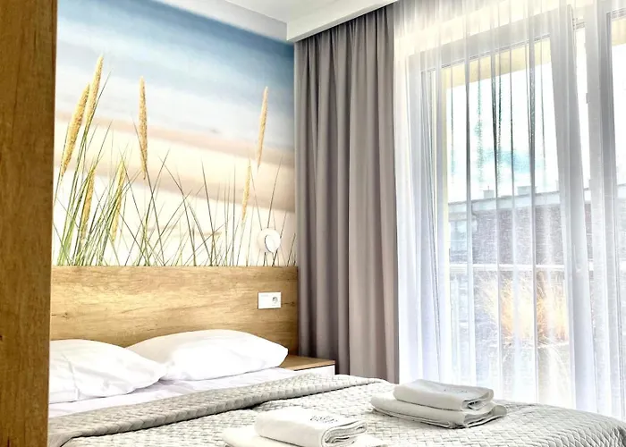 Apartament Nadmorski Z Basenem Klifowa Rewal